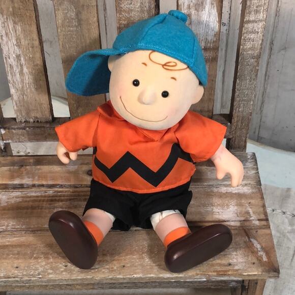 Vintage Peanuts Charlie Brown Movable Musical Doll - It’s a Small World Music - Picture 1 of 10
